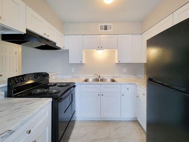 Building Photo - 3206 Lobit Dr