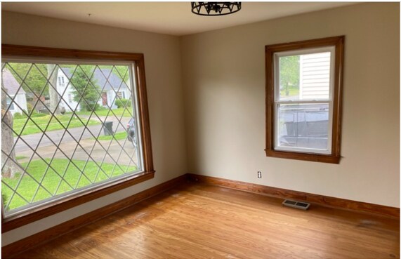 Living room - 228 Kenoak Dr