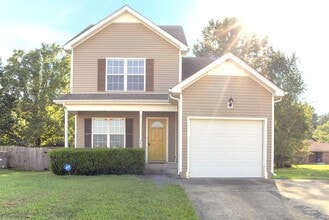 Building Photo - 3 Bedroom 2.5 Bath home in well established neighborhood!