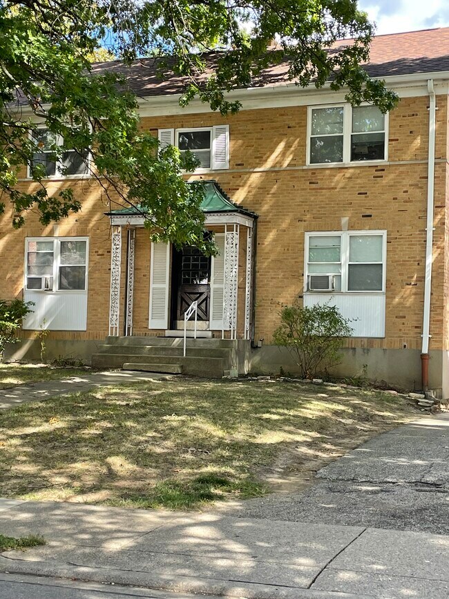 Primary Photo - 40 Pleasant Ridge Ave