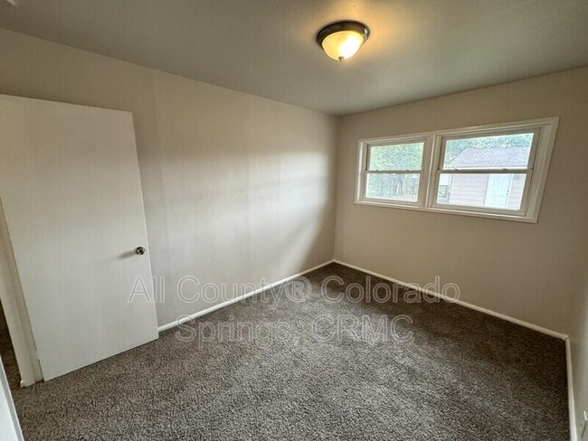 Building Photo - 1316 Harrison Rd