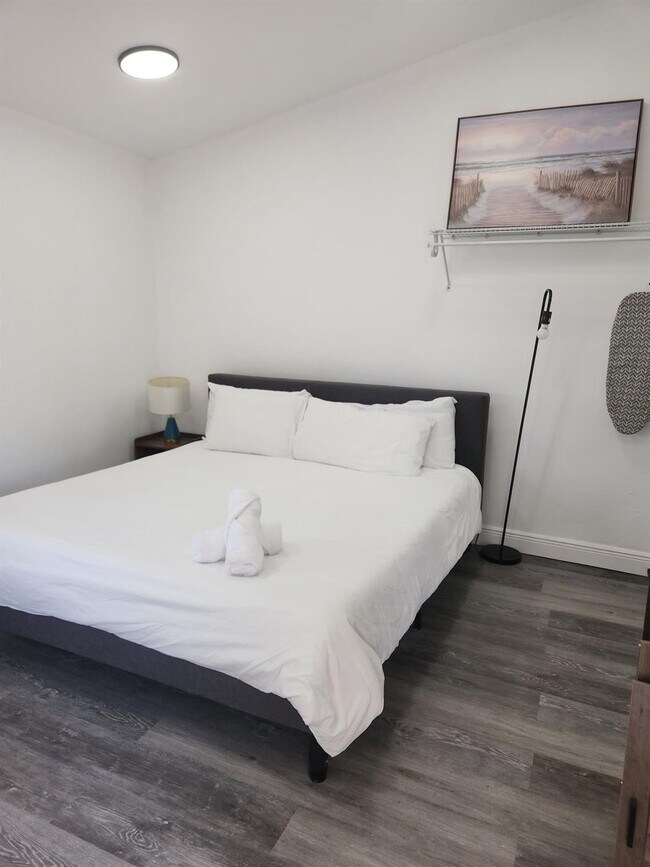 Building Photo - 1344 NE 16th Ave