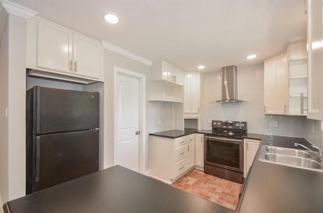 Building Photo - 8910 Reamer St