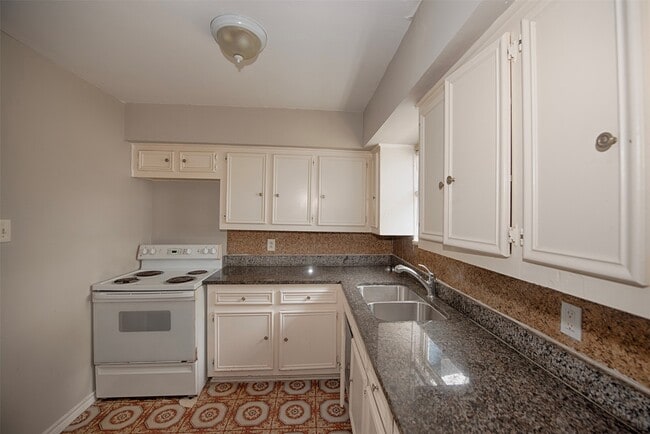 Building Photo - 1211 1st Ave N