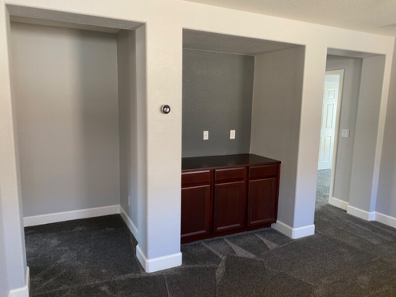 Building Photo - 1965 Black Sand Dr