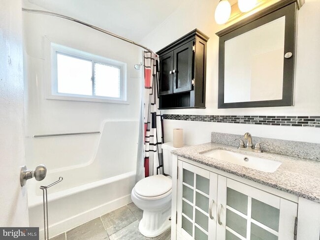 Building Photo - 1424 S Governors Ave