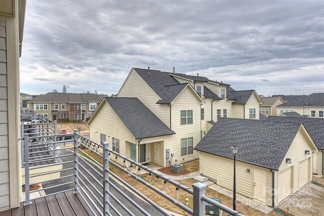 Building Photo - 2635 Statesville Ave