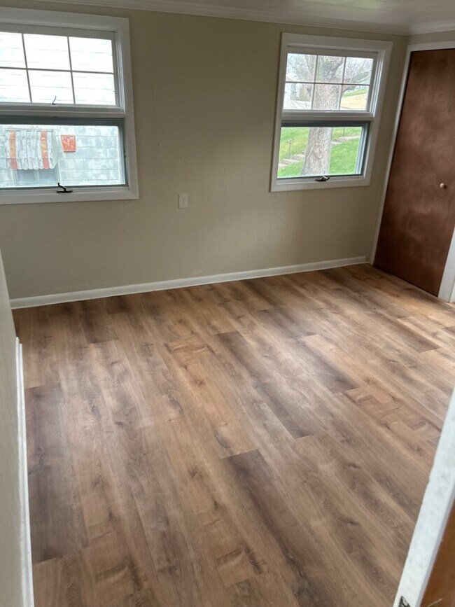 Building Photo - 617 Independence Dr