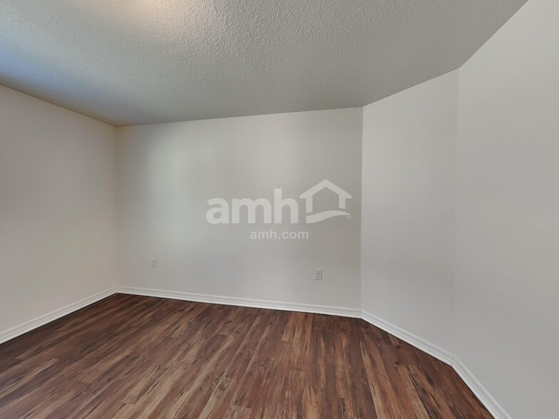 Building Photo - 1222 Brenton Leaf Dr