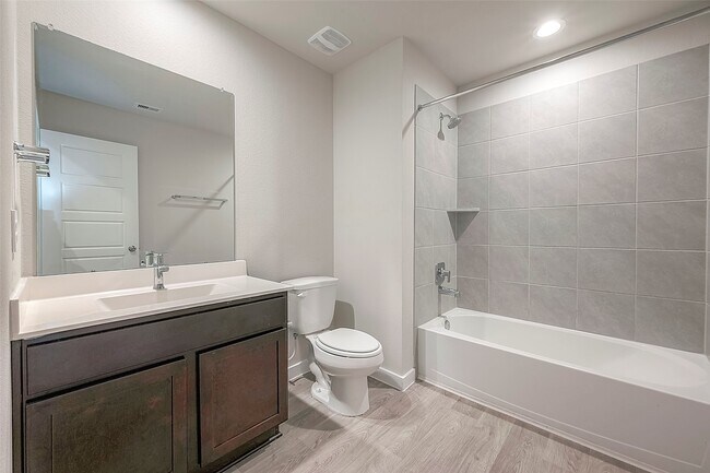 Building Photo - 2920 Gunnersbury Dr