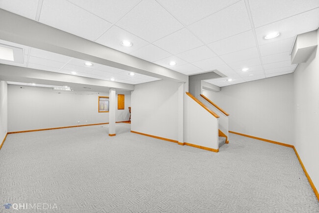 Building Photo - 1341 E Thacker St