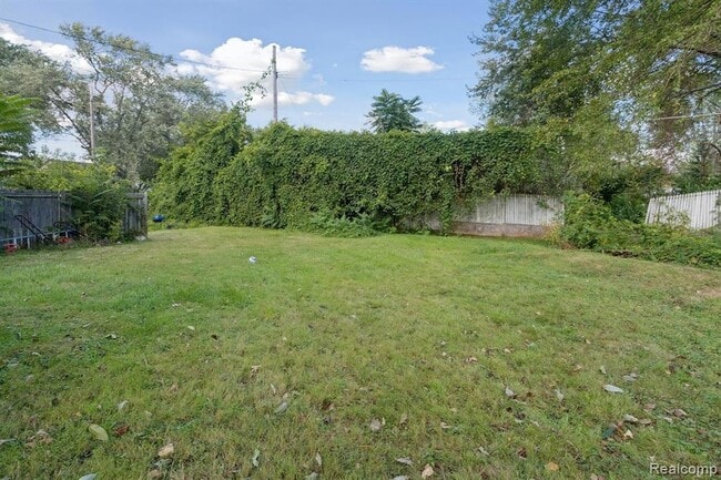 Building Photo - 5315 Edgewood St