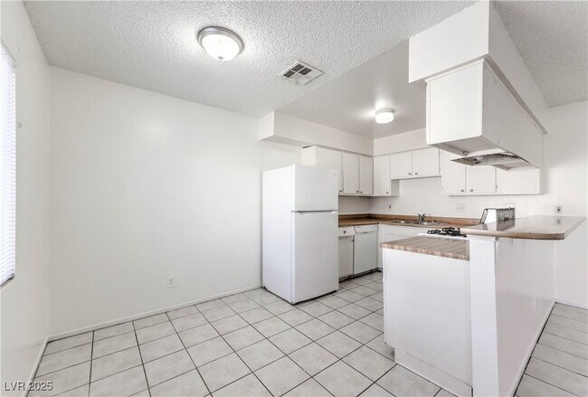 Building Photo - 3109 N Walnut Rd