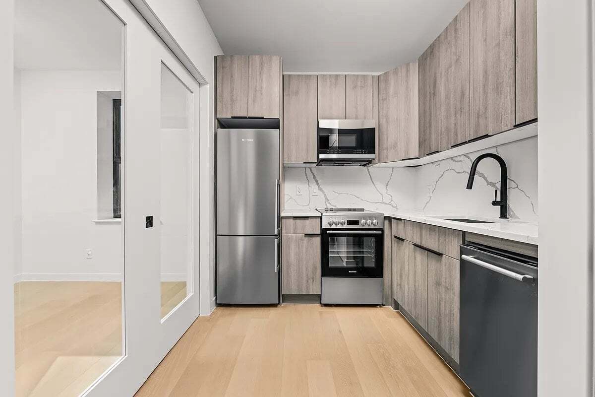 Building Photo - 186 Bleecker St