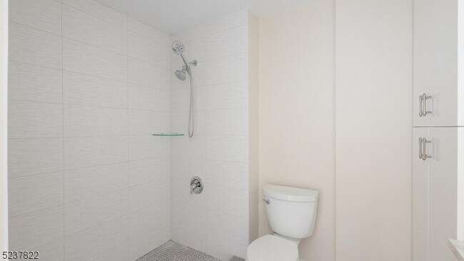 Building Photo - 1044 Shadowlawn Dr