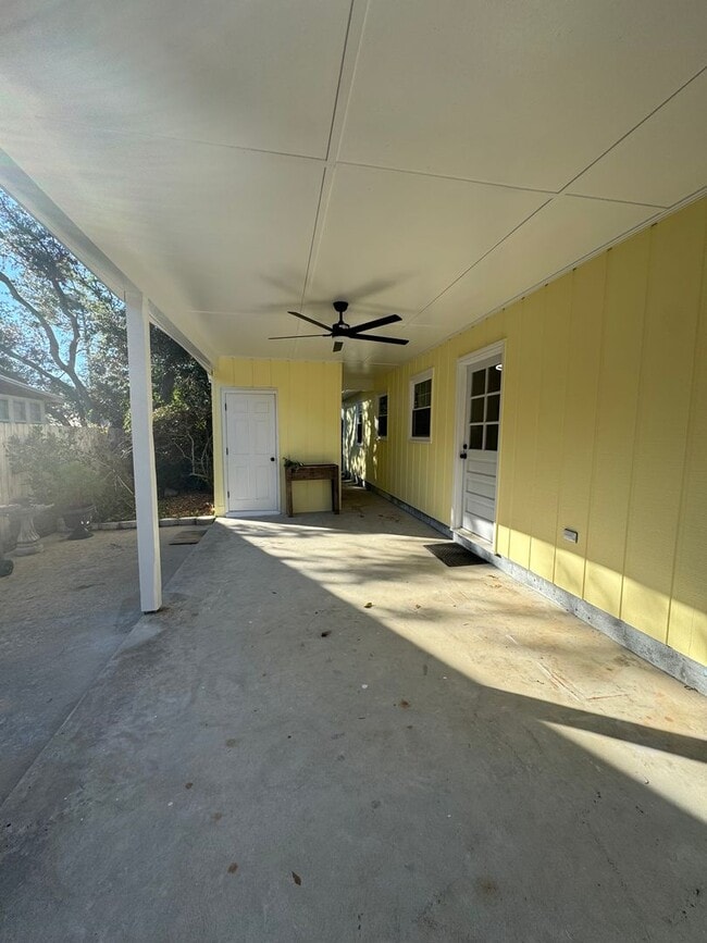 Building Photo - FULLY FURNISHED Wooded Oak Island area  3 Bed/1 Bath