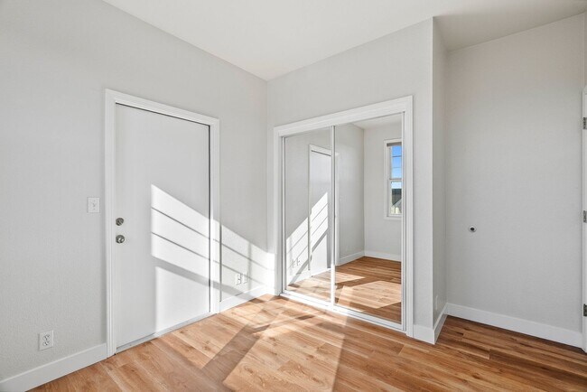 Building Photo - 1332-1332 Mission St