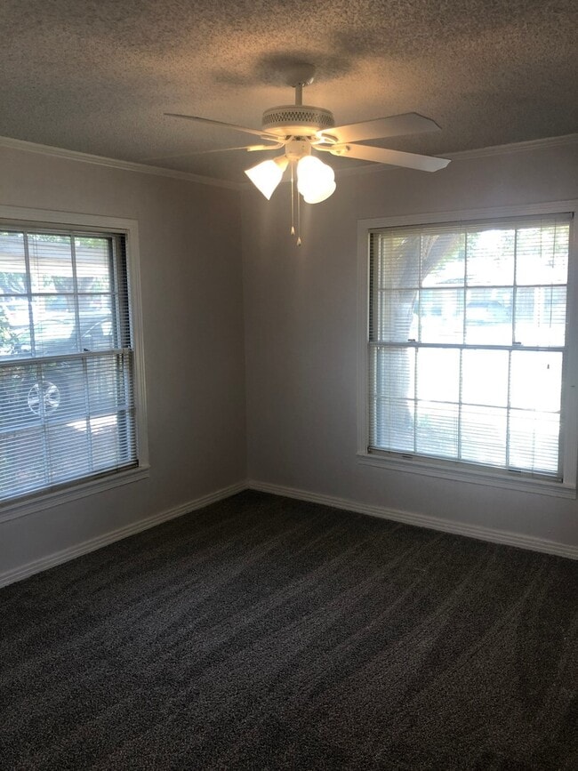 Building Photo - CLOSE TO ACU!  3 BED, 1 BATH!