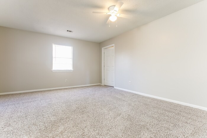 Building Photo - 14806 White Oaks Ln