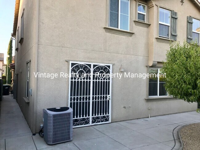 Building Photo - Available Now!!Top Of The Line 4 Bedroom Two Story Home!!!