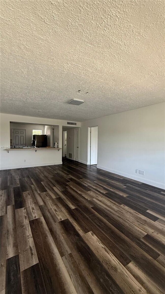 Building Photo - 1400 NE 191st St