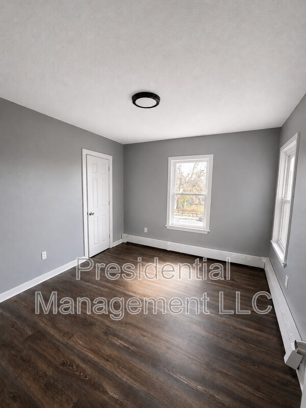 Building Photo - 56 Judson St
