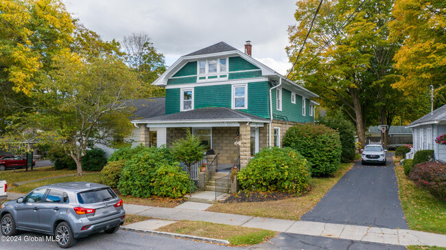 Building Photo - 93 Montcalm St