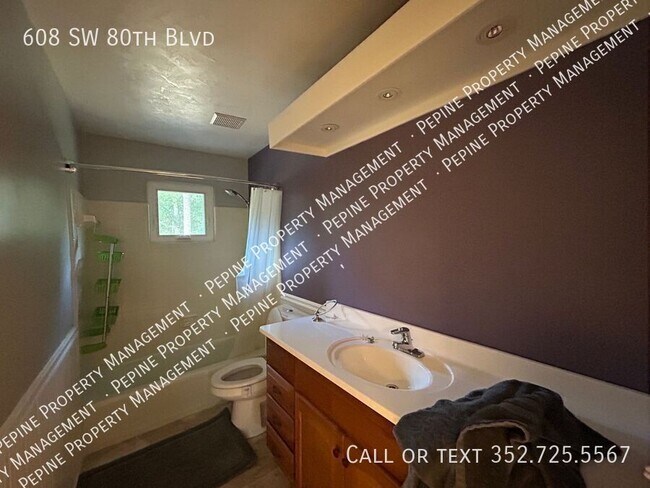 Building Photo - 608 SW 80th Blvd
