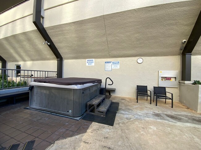 Building Photo - FULLY FURNISHED 1 BEDROOM/1 BATH IN HONOLULU