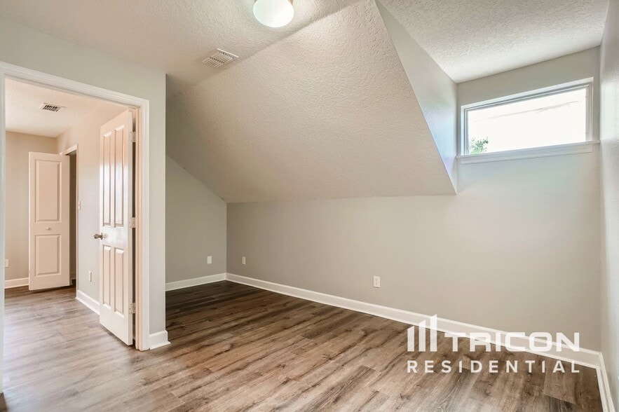 Building Photo - 1013 Bj Brandy Cove