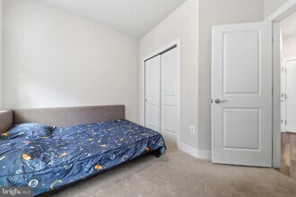 Building Photo - 1211 Vermeer Ave
