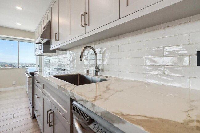 Building Photo - 1155 N La Cienega Blvd