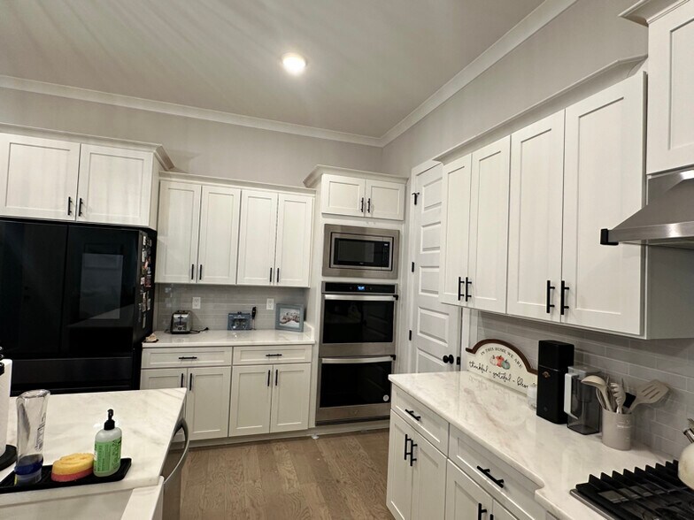 Building Photo - 5608 Gerber Rd