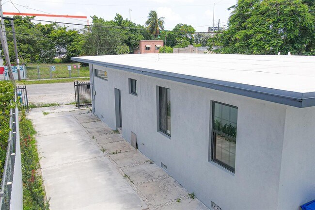 Building Photo - 666 NW 28th St