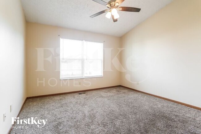 Building Photo - 3955 Rosette Dr