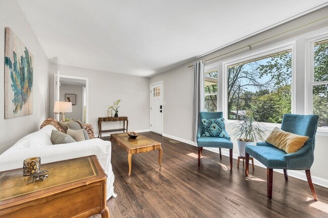 Building Photo - 3 Bedroom 1 Bath Donelson House by Two Riv...