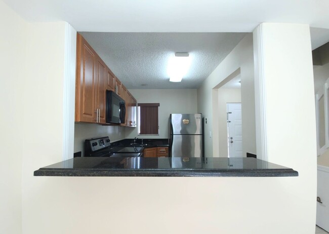 Building Photo - Spacious 2BR in Terrazas Del Sol