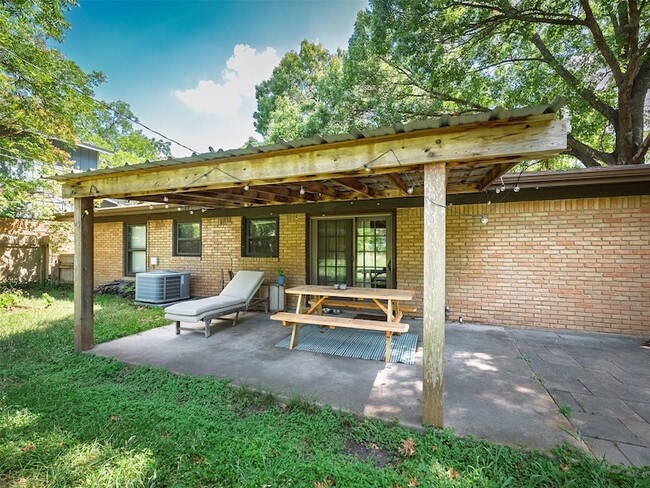 Building Photo - 1306 Ridgemont Dr