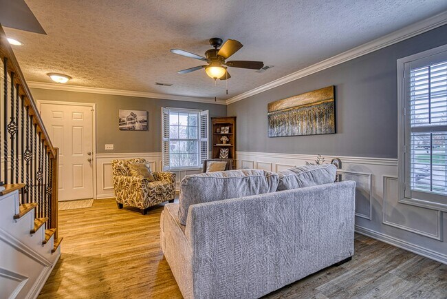 Building Photo - 4880 Imperial Dr
