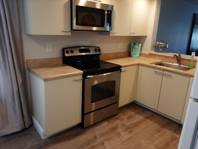 Building Photo - 12170 Kelly Sands Way