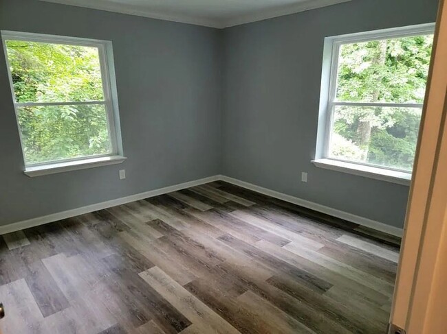 Building Photo - 3 bedroom 2 bath Westside Haven