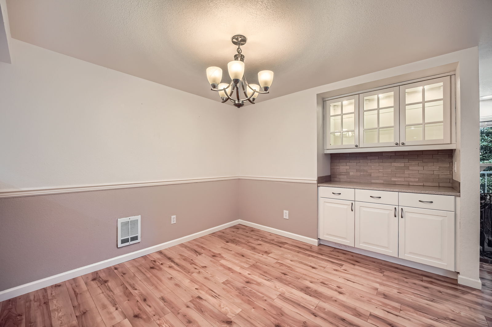 Dining - 2940 76th Ave SE