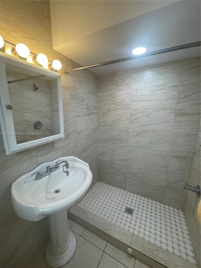 Building Photo - 1935 Liberty St