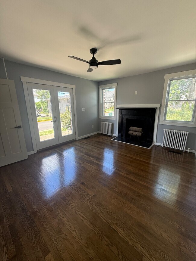 Building Photo - 610 Cabell Dr