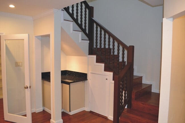 Building Photo - 6407 Gentry Ave