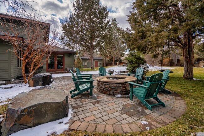 Building Photo - 61497 SE Orion Dr