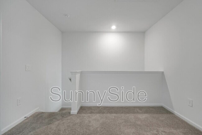 Building Photo - 2939 Maloof Dr