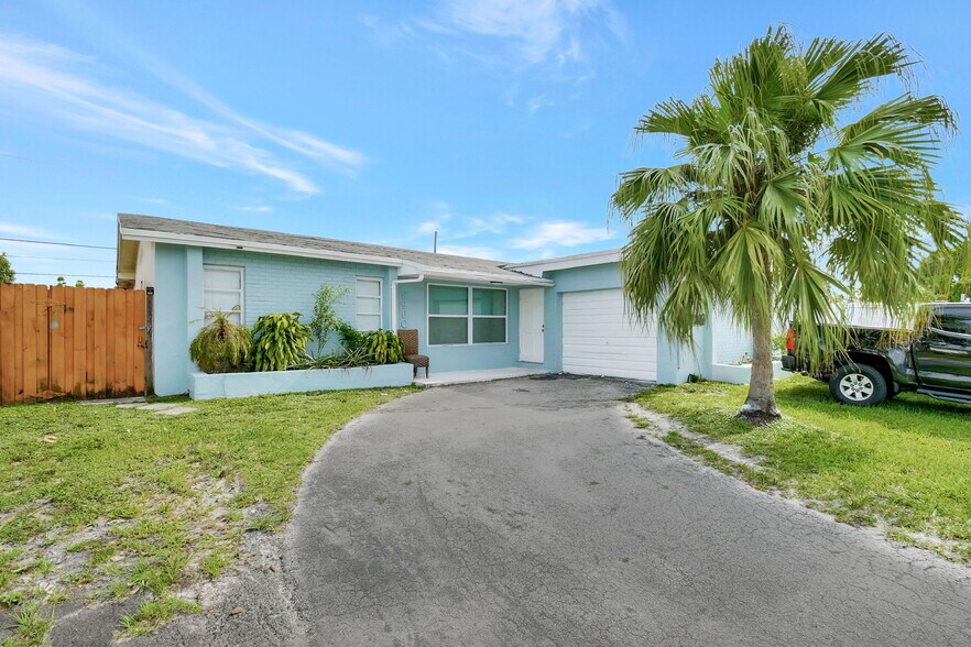 Primary Photo - 8960 Sunset Strip