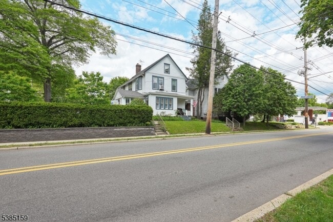 Building Photo - 412 Maple Ave