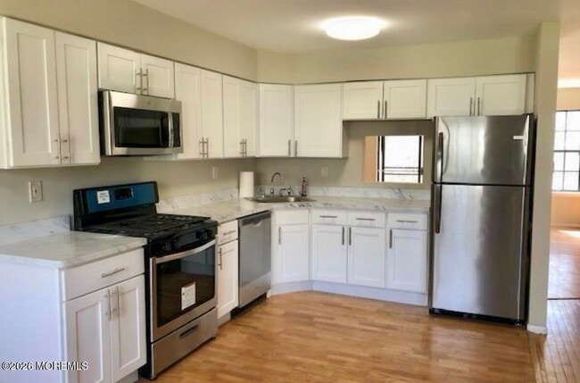 Building Photo - 1004 Arlington Dr